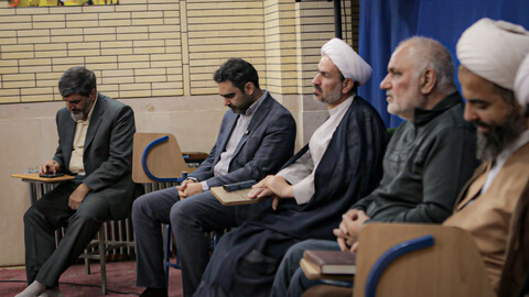 تصاویر/نشست بصیرتی با حضور دکتر ثابتی، نماینده تهران، در مدرسه علمیه آخوند (ره)