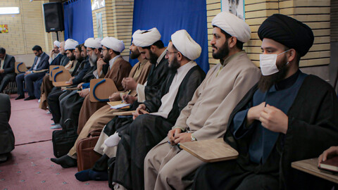 تصاویر/نشست بصیرتی با حضور دکتر ثابتی، نماینده تهران، در مدرسه علمیه آخوند (ره)