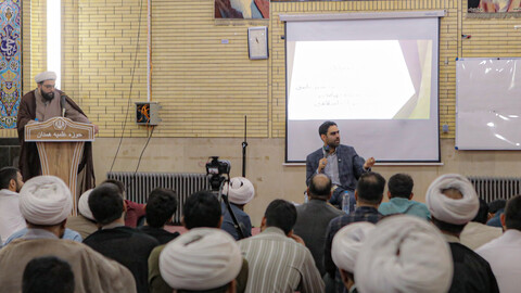 تصاویر/نشست بصیرتی با حضور دکتر ثابتی، نماینده تهران، در مدرسه علمیه آخوند (ره)