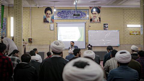 تصاویر/نشست بصیرتی با حضور دکتر ثابتی، نماینده تهران، در مدرسه علمیه آخوند (ره)