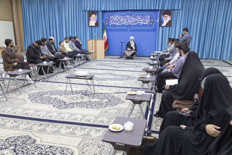 تصاویر/ دیدار مسئولین بسیج دانشگاه ها با امام جمعه یزد