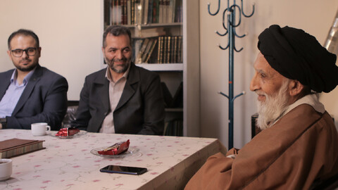 تصاویر/دیدار جمعی از کارکنان وزارت دفاع با مدیر حوزه علمیه استان همدان