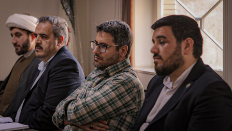 تصاویر/دیدار جمعی از کارکنان وزارت دفاع با مدیر حوزه علمیه استان همدان