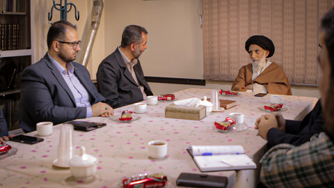 تصاویر/دیدار جمعی از کارکنان وزارت دفاع با مدیر حوزه علمیه استان همدان