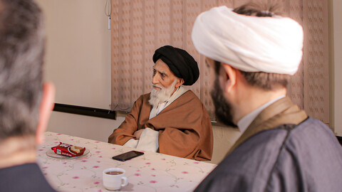 تصاویر/دیدار جمعی از کارکنان وزارت دفاع با مدیر حوزه علمیه استان همدان