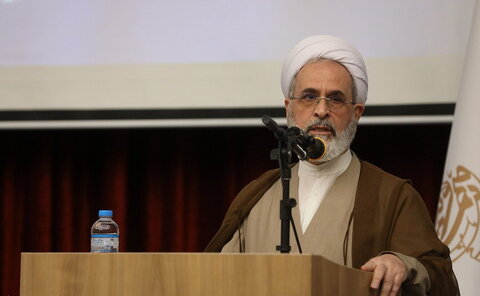 اخلاص وہ گوہر ہے جو عمل کی قدر بڑھاتا ہے / ہر عمل میں صرف خدا سے لین دین کا جذبہ رکھیں