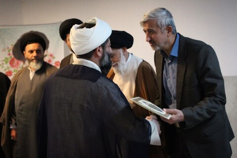 تصاویر/آیین تکریم و معارفه مدیر مدرسه علمیه شیخ علیخان زنگنه تویسرکان برگزار شد