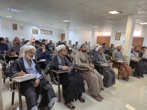 تصاویر/ کارگاه روش استفاده از هوش مصنوعی برای نگارش پایان‌نامه و مقاله در کاشان