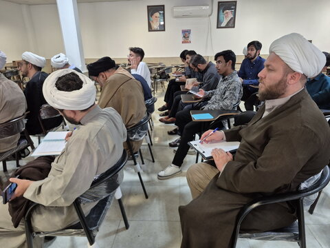 تصاویر/ کارگاه روش استفاده از هوش مصنوعی برای نگارش پایان‌نامه و مقاله در کاشان