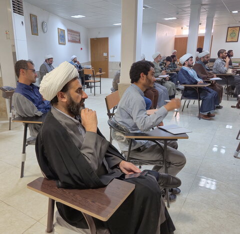 تصاویر/ کارگاه روش استفاده از هوش مصنوعی برای نگارش پایان‌نامه و مقاله در کاشان