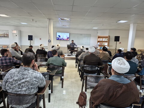 تصاویر/ کارگاه روش استفاده از هوش مصنوعی برای نگارش پایان‌نامه و مقاله در کاشان