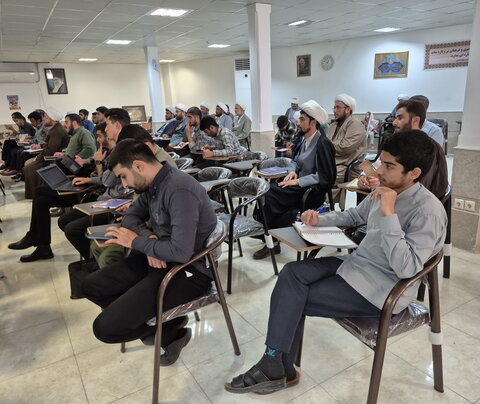 تصاویر/ کارگاه روش استفاده از هوش مصنوعی برای نگارش پایان‌نامه و مقاله در کاشان