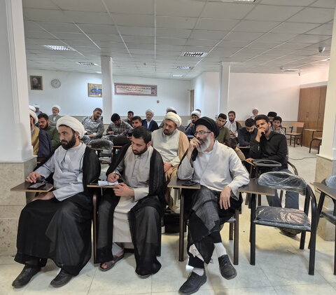 تصاویر/ کارگاه روش استفاده از هوش مصنوعی برای نگارش پایان‌نامه و مقاله در کاشان