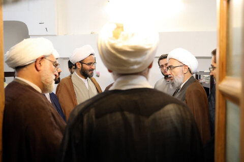 تصاویر/ حضور آیت الله مروی در جمع طلاب مدرسه علمیه جهانگیرخان قم