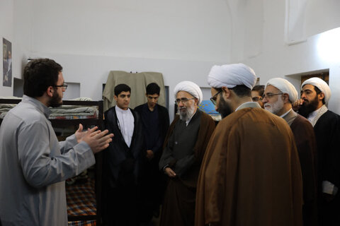 تصاویر/ حضور آیت الله مروی در جمع طلاب مدرسه علمیه جهانگیرخان قم