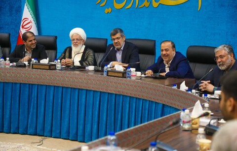 تصاویر/ حضور مدیر حوزه علمیه استان یزد در نشست قرآنی استانداری یزد