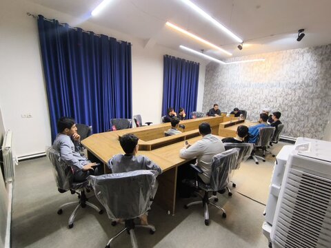 تصاویر/ نقد مقاله در مدرسه علمیه امام صادق (ع) نقده