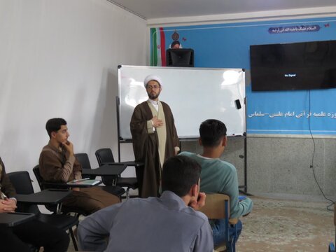 تصاویر/ دوره آموزشی و تهذیبی شهید محلاتی در مدرسه علمیه امام علی (ع) سلماس