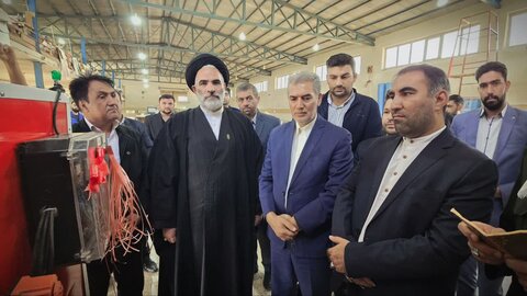 تصاویر/ بازدید امام جمعه سلماس از واحدهای تولیدی
