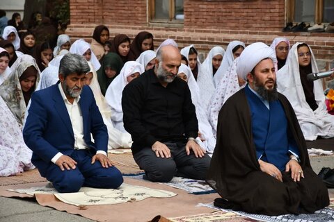 تصاویر/ حضور امام جمعه خوی در جمع دانش آموزان مدرسه ماندگار خسروی این شهرستان