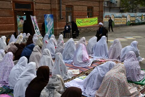 تصاویر/ حضور امام جمعه خوی در جمع دانش آموزان مدرسه ماندگار خسروی این شهرستان
