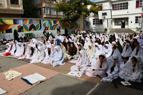 تصاویر/ حضور امام جمعه خوی در جمع دانش آموزان مدرسه ماندگار خسروی این شهرستان