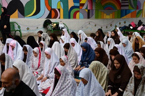 تصاویر/ حضور امام جمعه خوی در جمع دانش آموزان مدرسه ماندگار خسروی این شهرستان