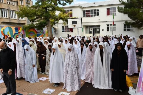 تصاویر/ حضور امام جمعه خوی در جمع دانش آموزان مدرسه ماندگار خسروی این شهرستان