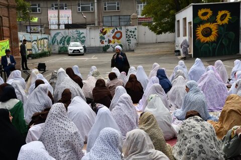 تصاویر/ حضور امام جمعه خوی در جمع دانش آموزان مدرسه ماندگار خسروی این شهرستان