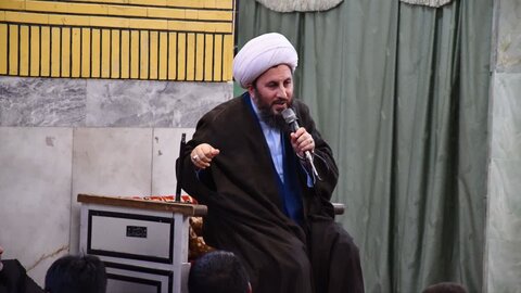 تصاویر/ حضور و سخنرانی امام جمعه  خوی در جمع حلقات صالحین بسیج