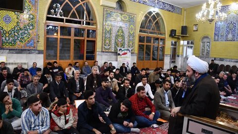 تصاویر/ حضور و سخنرانی امام جمعه  خوی در جمع حلقات صالحین بسیج