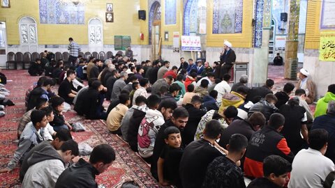 تصاویر/ حضور و سخنرانی امام جمعه  خوی در جمع حلقات صالحین بسیج