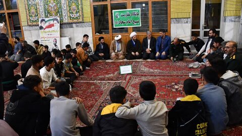 تصاویر/ حضور و سخنرانی امام جمعه  خوی در جمع حلقات صالحین بسیج