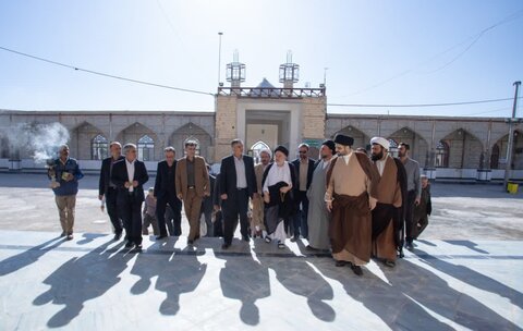 تصاویر/تشرف نماینده آیت الله سیستانی به زیارت امامزاده محمد عابد (ع) در اراک