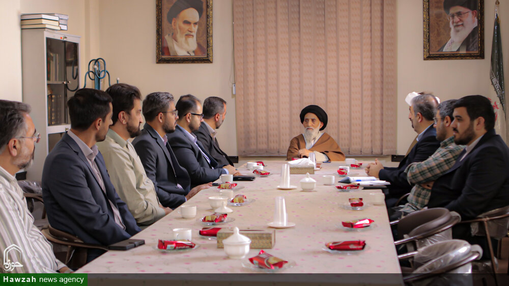 تصاویر/ دیدار جمعی از کارکنان وزارت دفاع با مدیر حوزه علمیه استان همدان