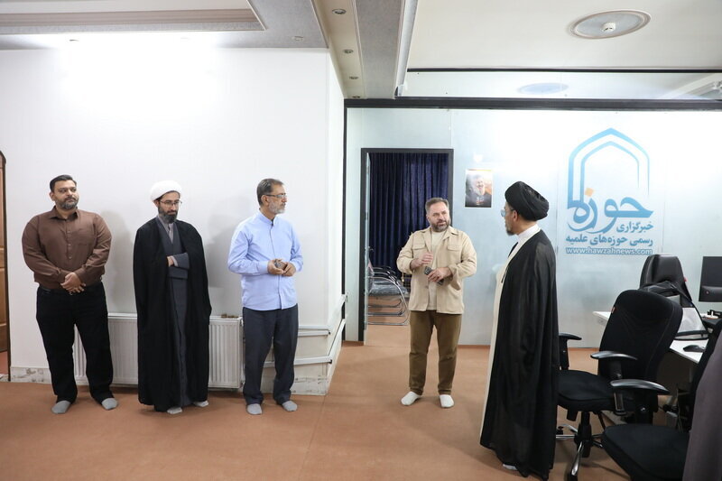 ممثل آية الله العظمى الخامنئي في بنغلاديش يزور "وكالة أنباء الحوزة" + صور