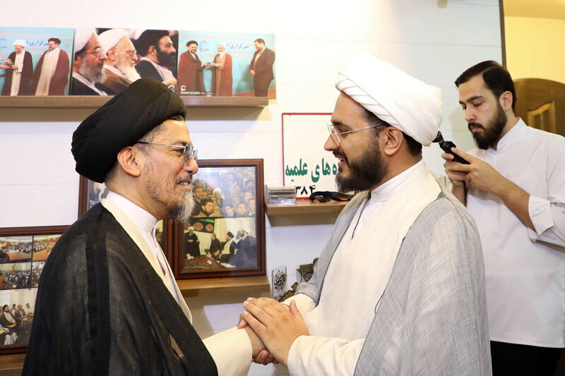 ممثل آية الله العظمى الخامنئي في بنغلاديش يزور "وكالة أنباء الحوزة" + صور