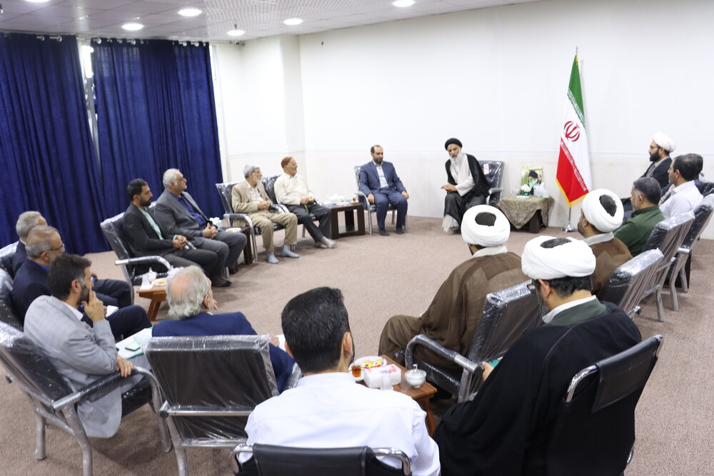 مجموعه نظام مقدس اسلامی بر تحویل غذای حلال به دست مردم تکلیف دارد+تصاویر