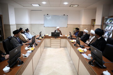 تصاویر/ دیدار جمعی از میهمانان خارجی کنگره بین المللی میرزای نائینی با معاونین آموزش و تهذیب حوزه