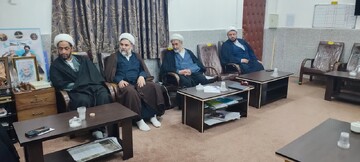 جوان امروز عطش فهم دارد نه شعار