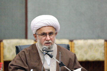 انتخاب میرزای نائینی جلوه‌ای از فلسفه سیاسی اسلام است/حوزه علمیه قم و نجف مکمل یکدیگرند