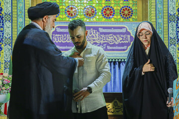 مدال افتخاری مسجد جمکران بر سینه مرد سال فوتسال آسیا