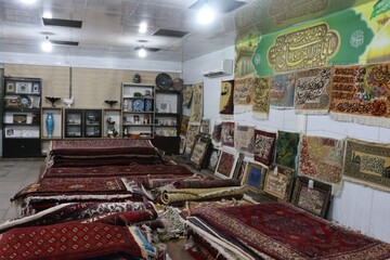 عرضه فرش‌های متبرک حرم بانوی کرامت از امروز