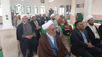 تصاویر/ نشست روحانیون و ائمه جماعات ماهان در مدرسه علمیه ابوالفضل(ع) قناتغستان