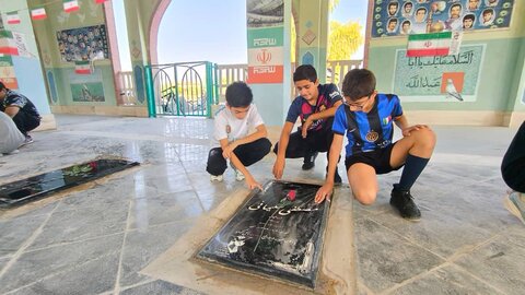 تصاویر/ مراسم غبارروبی قبور مطهر شهدا اهرم بمناسبت هفته تربیت بدنی و ورزش