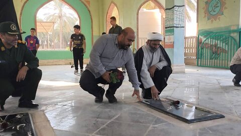 تصاویر/ مراسم غبارروبی قبور مطهر شهدا اهرم بمناسبت هفته تربیت بدنی و ورزش