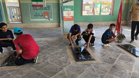 تصاویر/ مراسم غبارروبی قبور مطهر شهدا اهرم بمناسبت هفته تربیت بدنی و ورزش