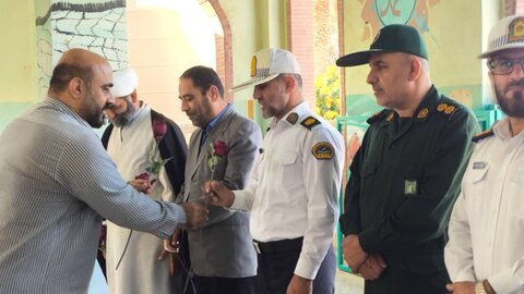 تصاویر/ مراسم غبارروبی قبور مطهر شهدا اهرم بمناسبت هفته تربیت بدنی و ورزش