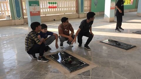 تصاویر/ مراسم غبارروبی قبور مطهر شهدا اهرم بمناسبت هفته تربیت بدنی و ورزش