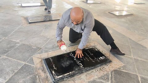 تصاویر/ مراسم غبارروبی قبور مطهر شهدا اهرم بمناسبت هفته تربیت بدنی و ورزش